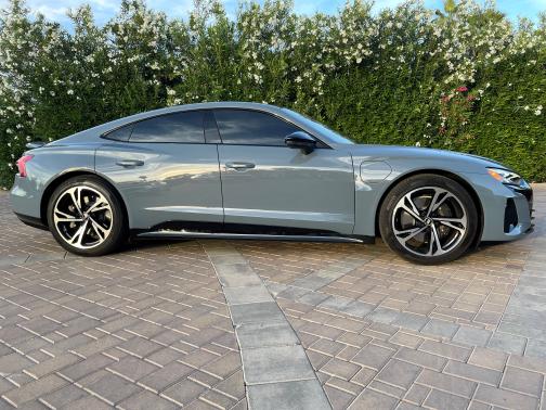 Photo 5 of 7 of 2022 Audi e-tron GT Premium Plus